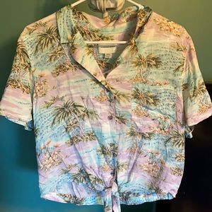 New Never been worn American Eagle Women’s Hawaiian shirt.